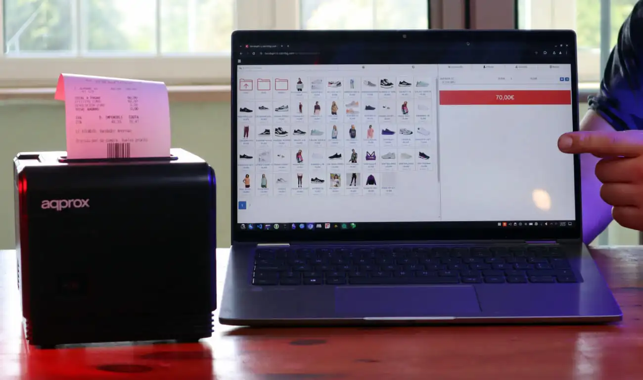 impresora de tickets y ordenador portatil con un software tpv